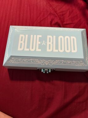 Jeffree Star Blue Blood Eyeshadow Palette - Light Blue